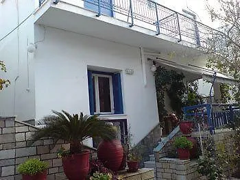 Hotel Vakhos *