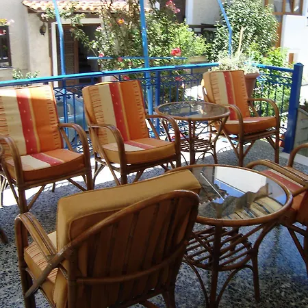 Vakhos Hotel *